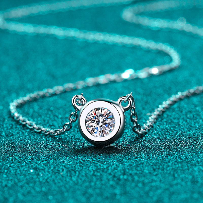 0.5 Ct/1.0ct Moissanite Pendant Necklace 18k White Gold Plated Sterling Silver D Color Round Cut Diamond Necklace