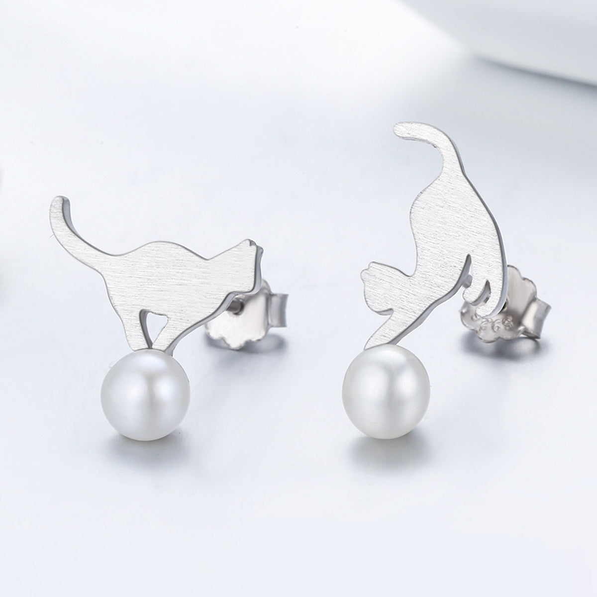 Pearl cat earrings