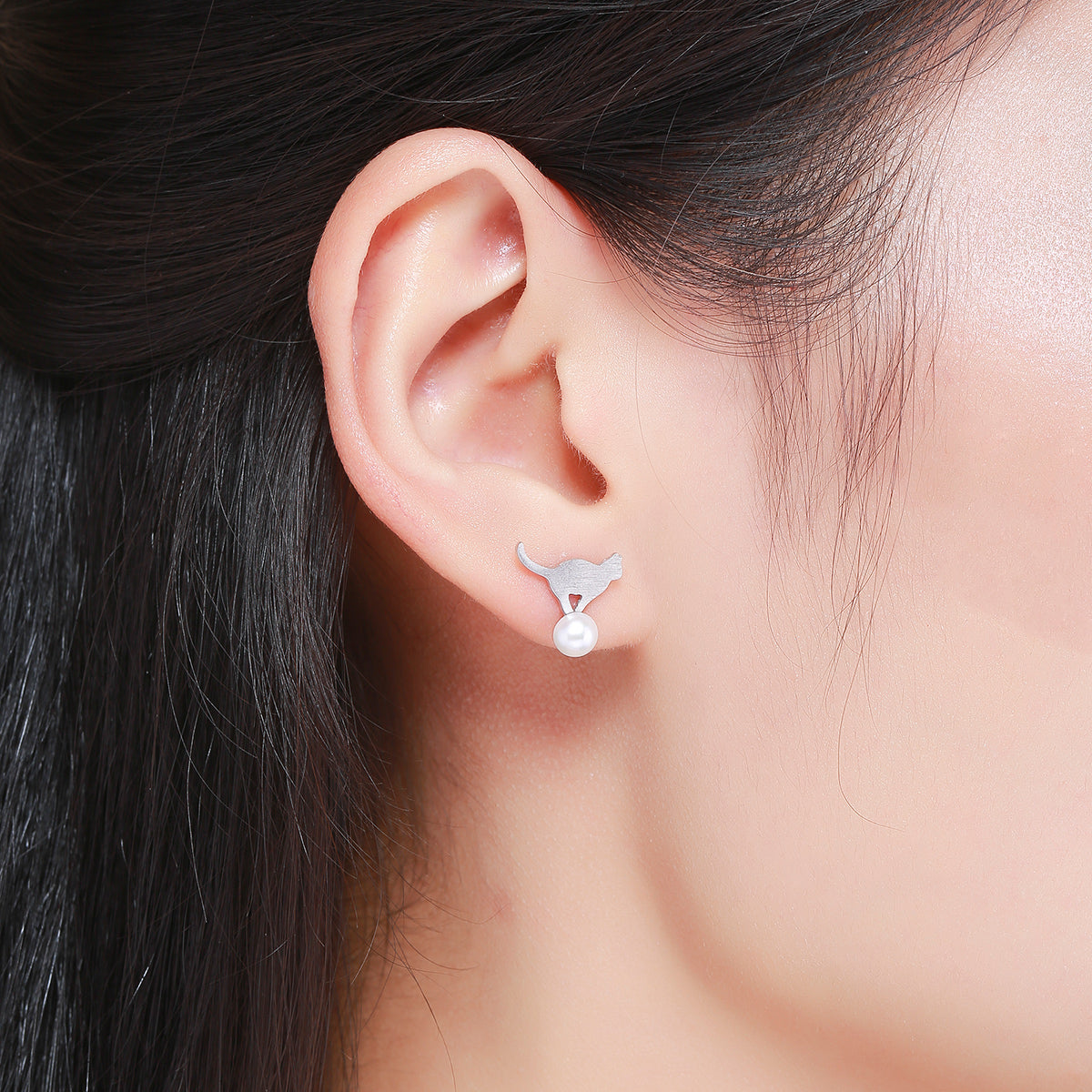 Pearl cat earrings silver animal earrings by TUVALU FASHION