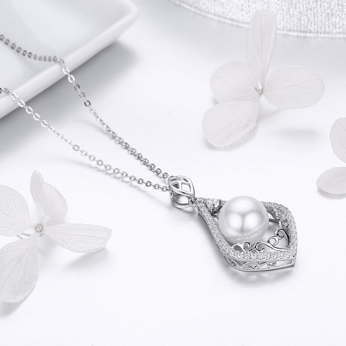 Single pearl necklace