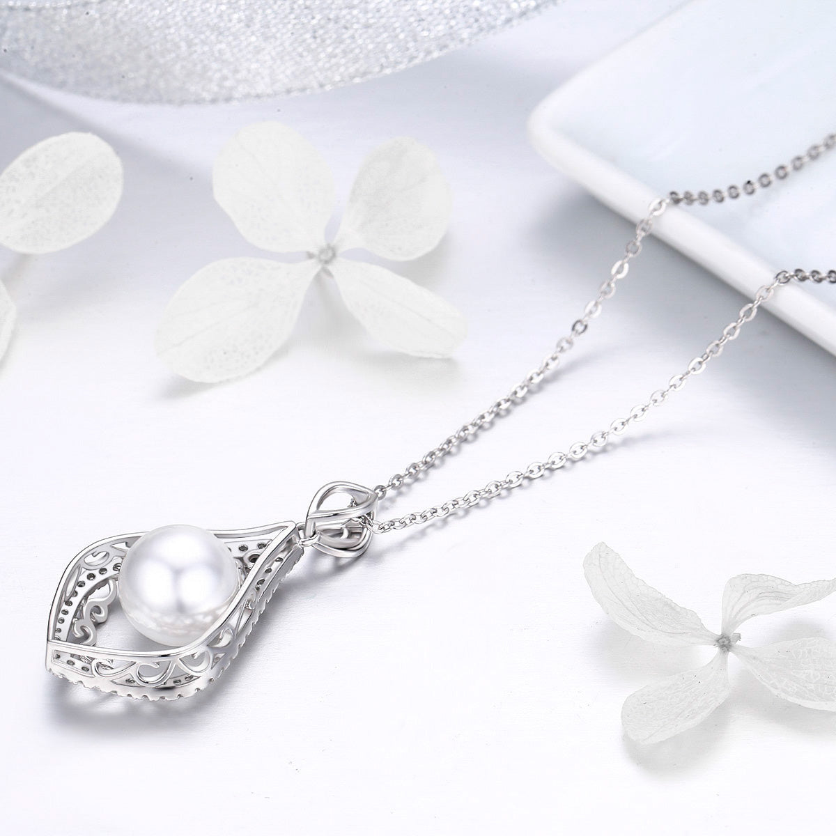 Single pearl necklace