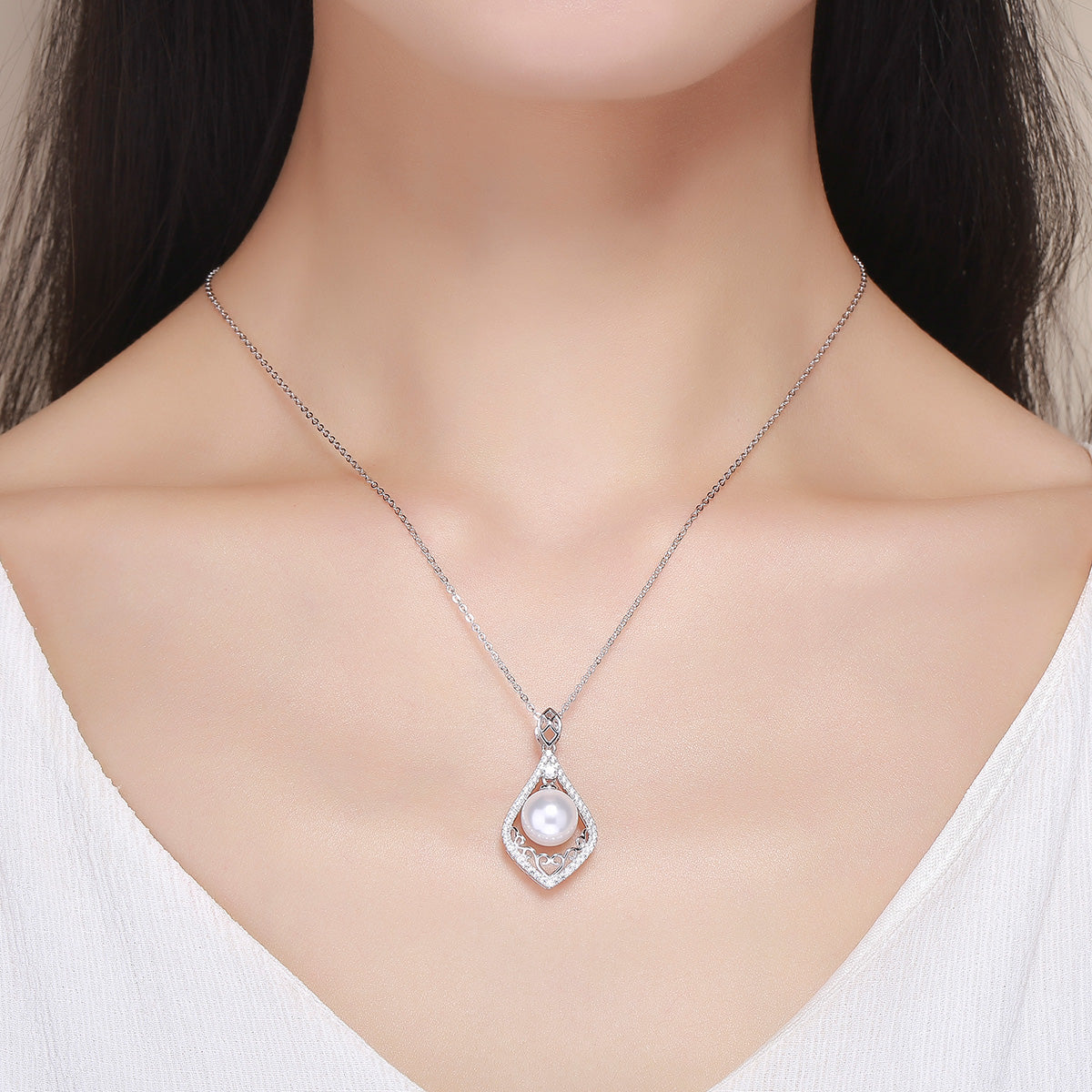 Single pearl necklace